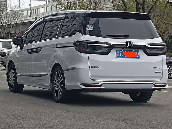 Фото 9 - Honda Elysion