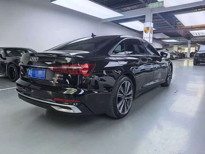 Фото 6 - Audi A6L