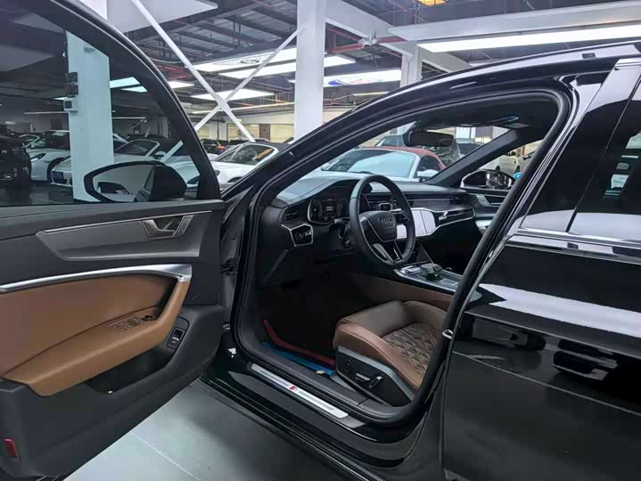 Фото 8 - Audi A6L