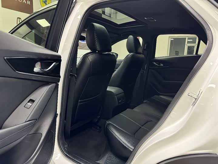 Фото 8 - Mazda CX-4