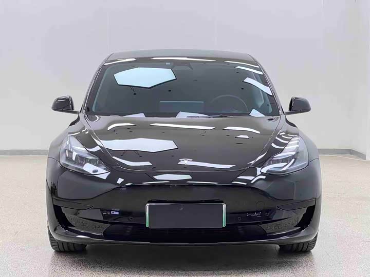 Фото 2 - Tesla Model 3