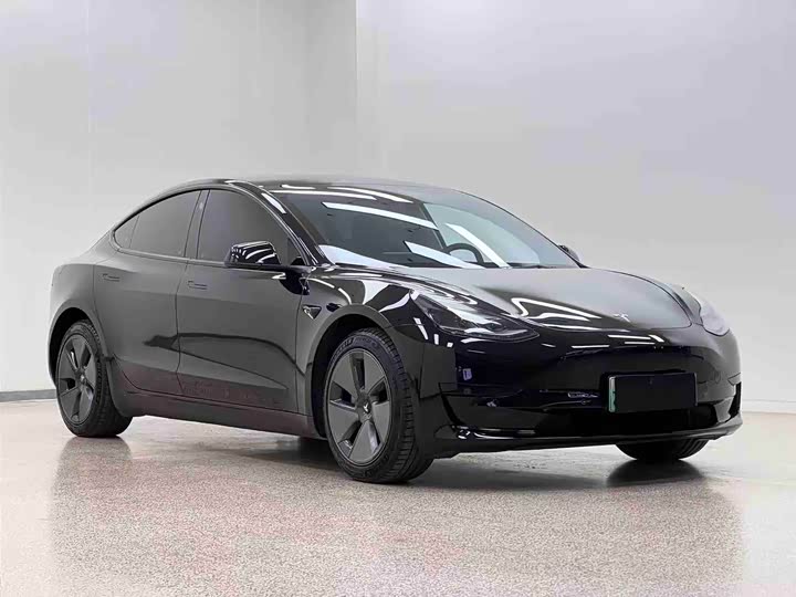 Фото 3 - Tesla Model 3