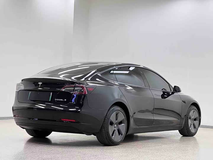 Фото 5 - Tesla Model 3