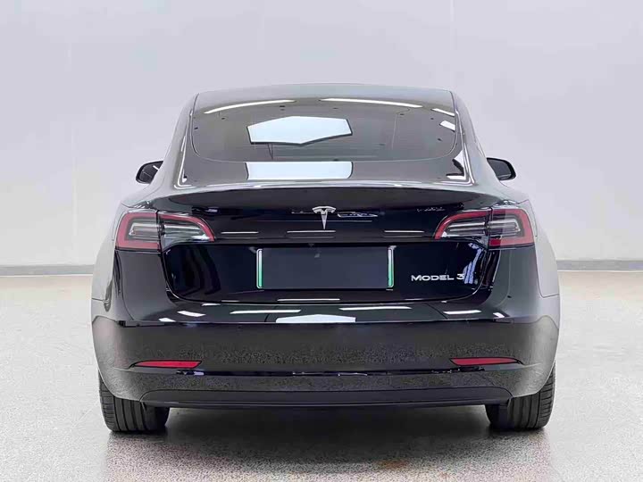 Фото 6 - Tesla Model 3