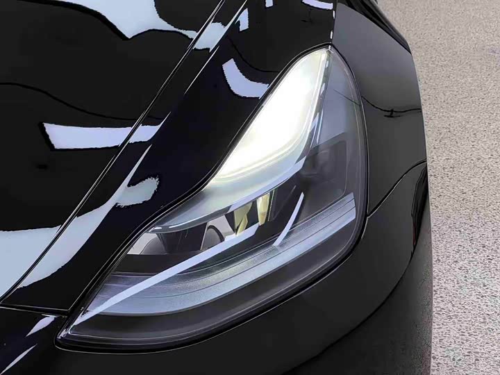 Фото 9 - Tesla Model 3