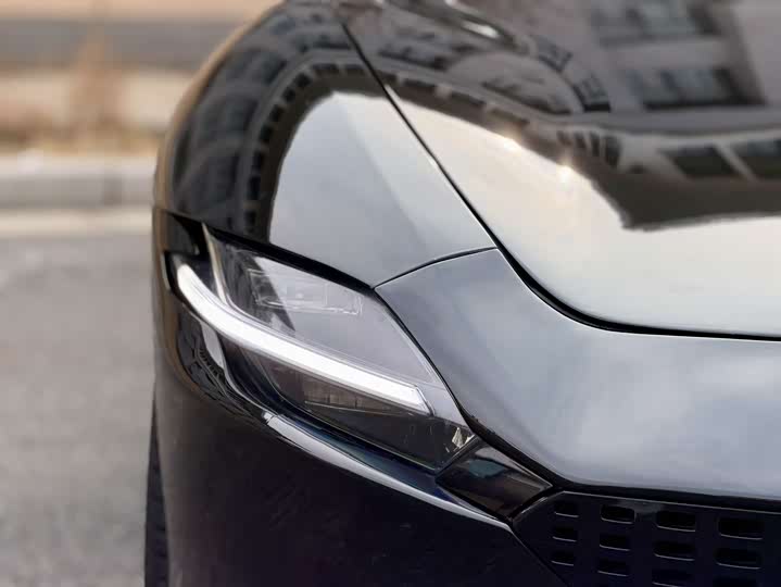 Фото 3 - Ferrari Roma