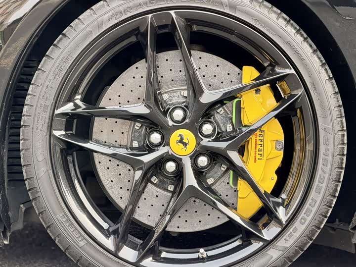 Фото 4 - Ferrari Roma