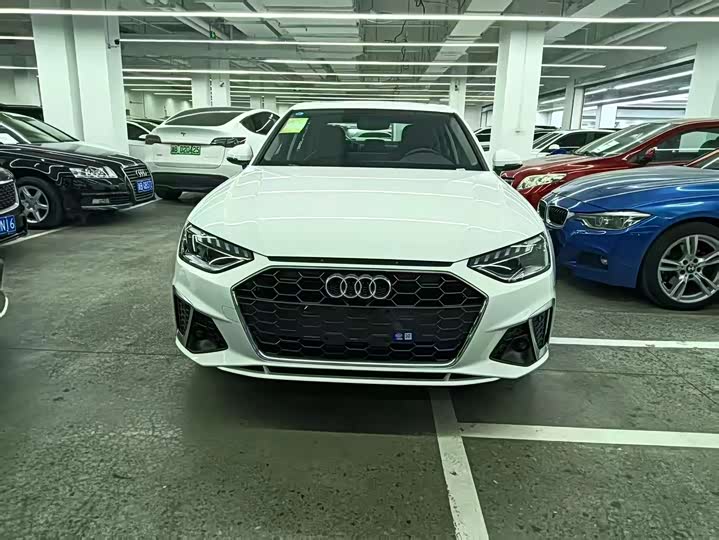 Фото 2 - Audi A4L