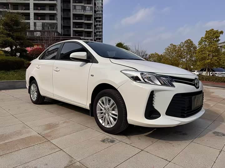 Фото 2 - Toyota Vios