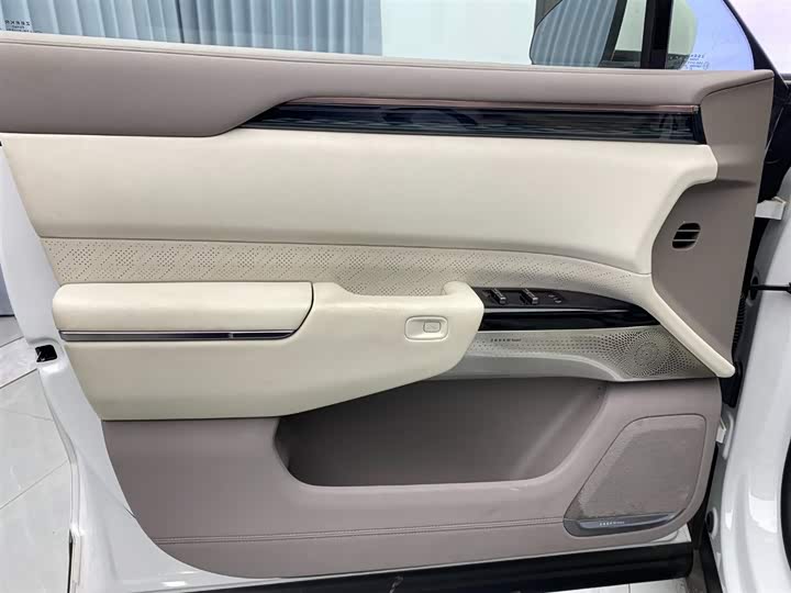 Фото 8 - Zeekr 7X