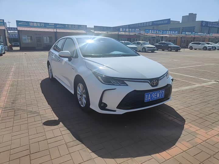 Фото 2 - Toyota Corolla