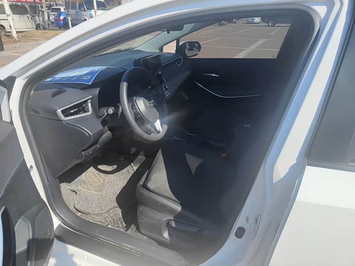 Фото 4 - Toyota Corolla