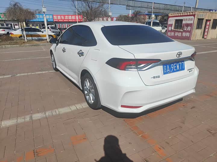 Фото 7 - Toyota Corolla