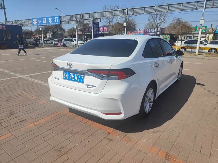 Фото 9 - Toyota Corolla