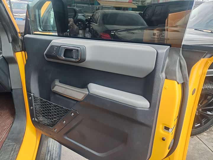 Фото 9 - Ford Bronco