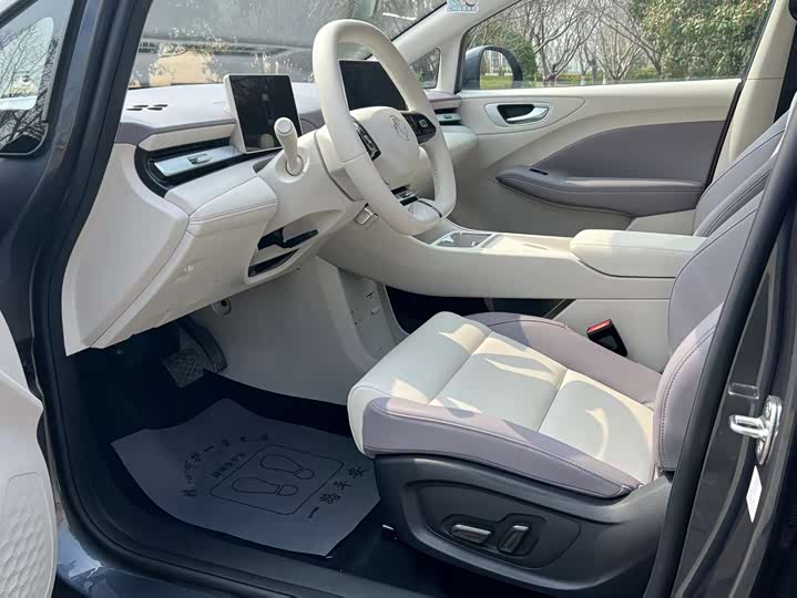 Фото 4 - MG Motor 4 EV