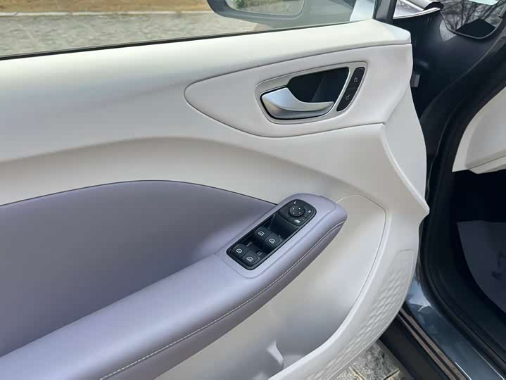 Фото 5 - MG Motor 4 EV