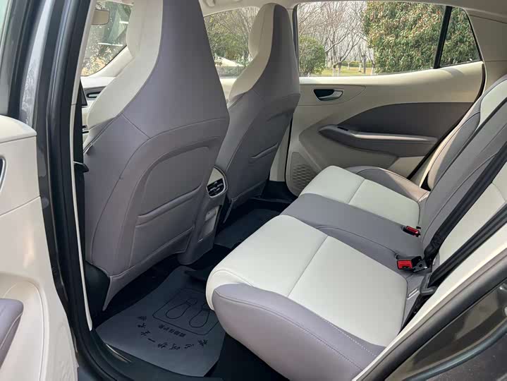 Фото 6 - MG Motor 4 EV