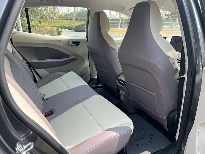 Фото 7 - MG Motor 4 EV