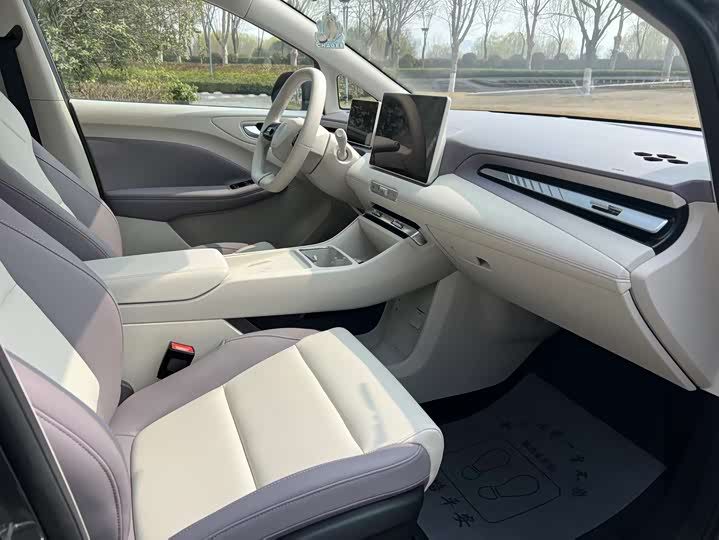 Фото 8 - MG Motor 4 EV