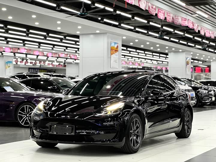 Фото 1 - Tesla Model 3