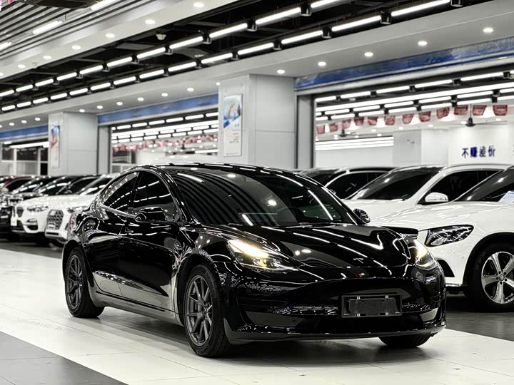 Фото 3 - Tesla Model 3