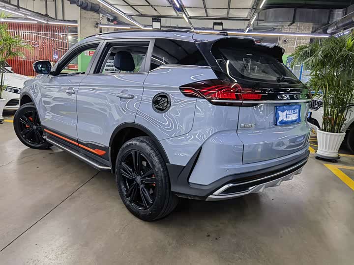 Photo 6 - Geely Atlas