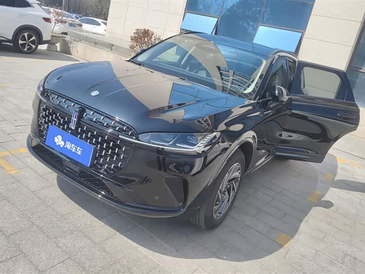 Фото 1 - Lincoln Corsair