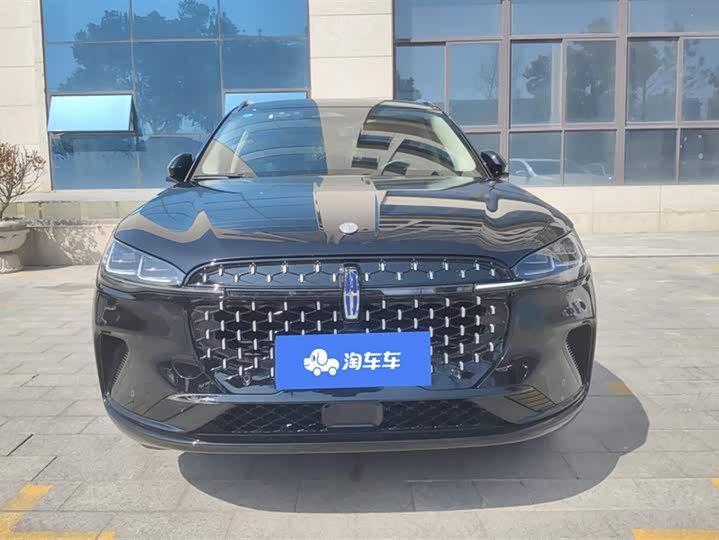 Фото 2 - Lincoln Corsair