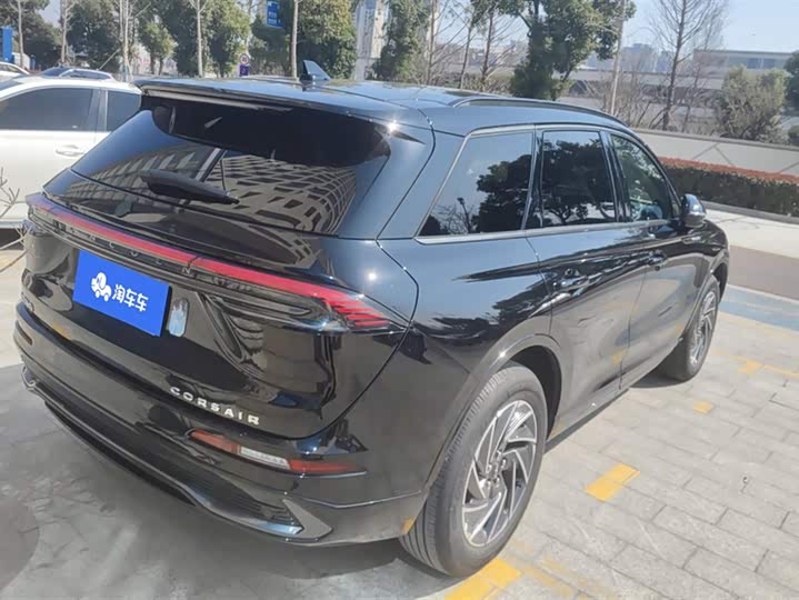 Фото 3 - Lincoln Corsair