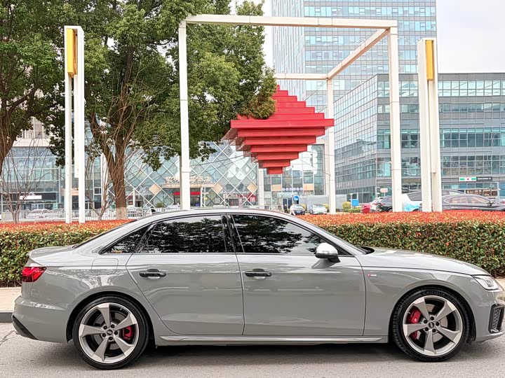 Фото 4 - Audi S4