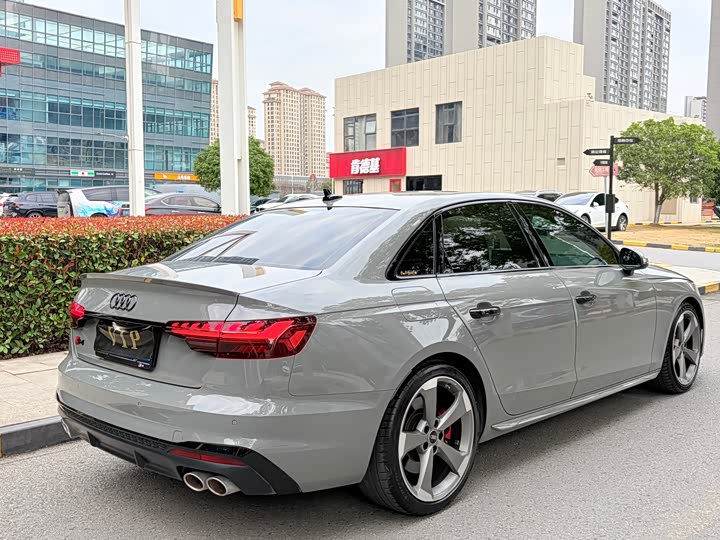 Фото 5 - Audi S4