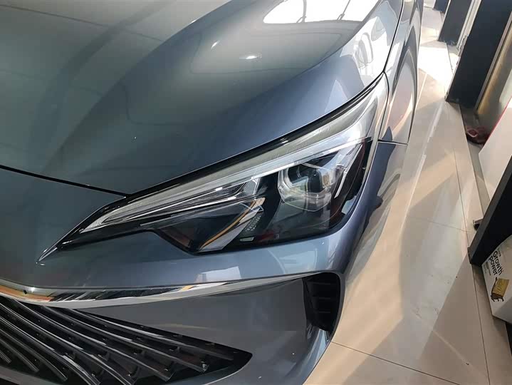 Фото 5 - Roewe i5