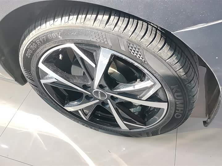 Фото 6 - Roewe i5