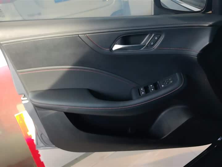 Фото 7 - Roewe i5