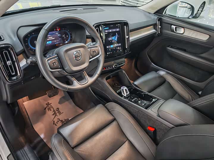 Volvo XC40 2024 2024款 B4 四驱智远豪华版