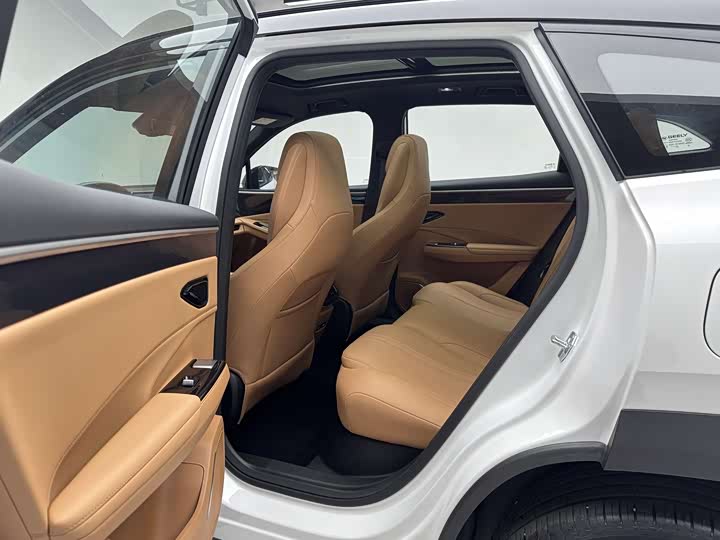 Фото 8 - Geely Galaxy L7