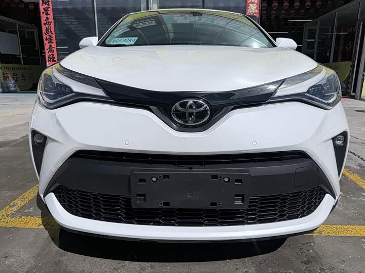 Фото 2 - Toyota C-HR