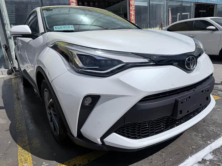 Фото 3 - Toyota C-HR