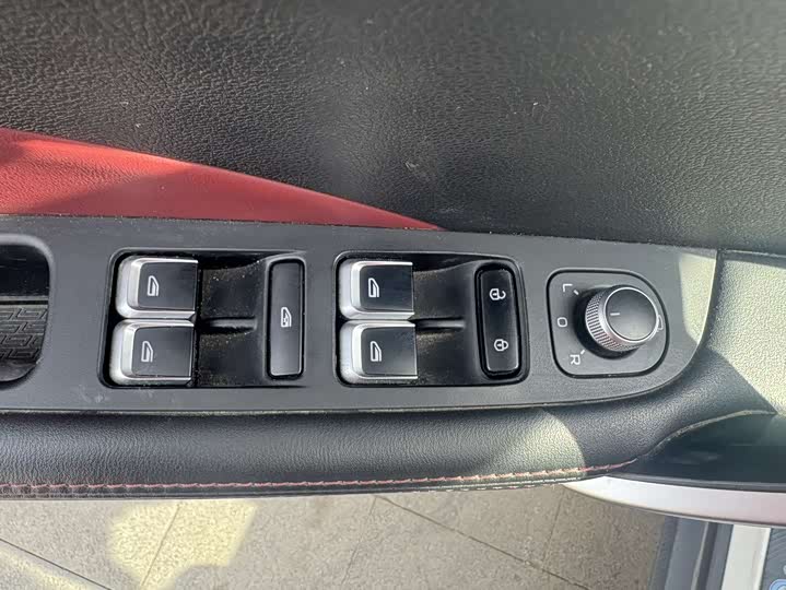 Фото 2 - Geely Coolray