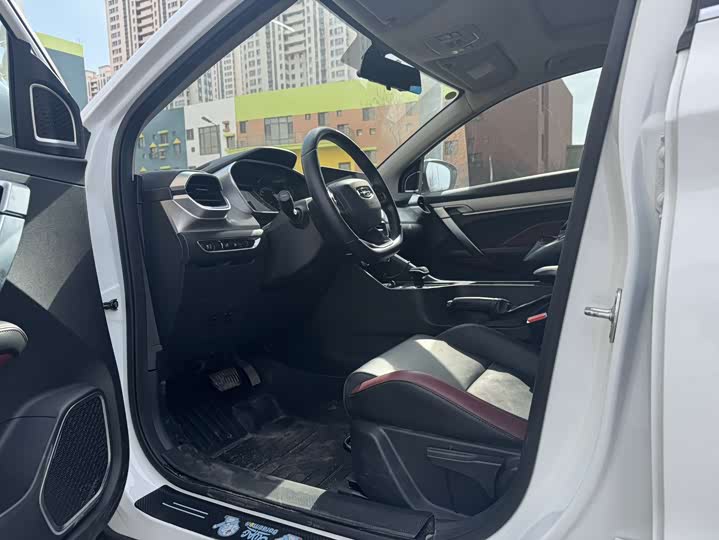 Фото 3 - Geely Coolray