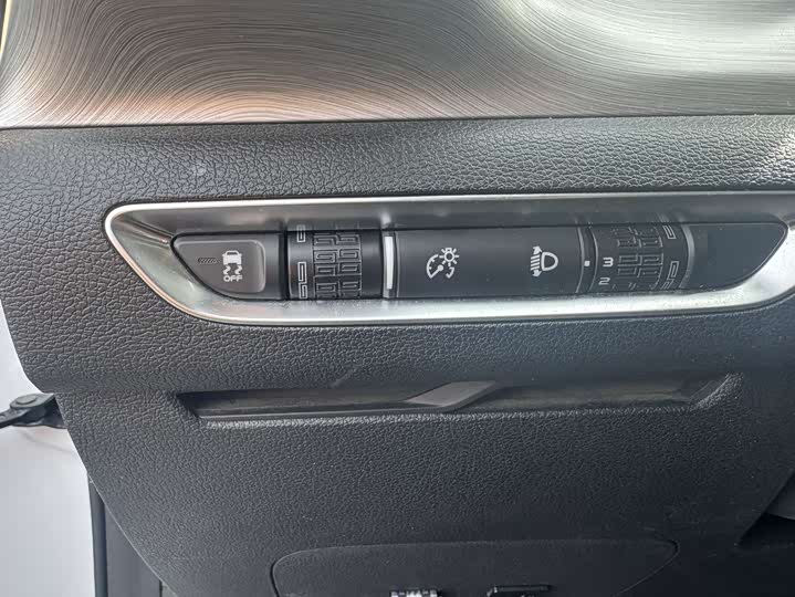 Фото 6 - Geely Coolray