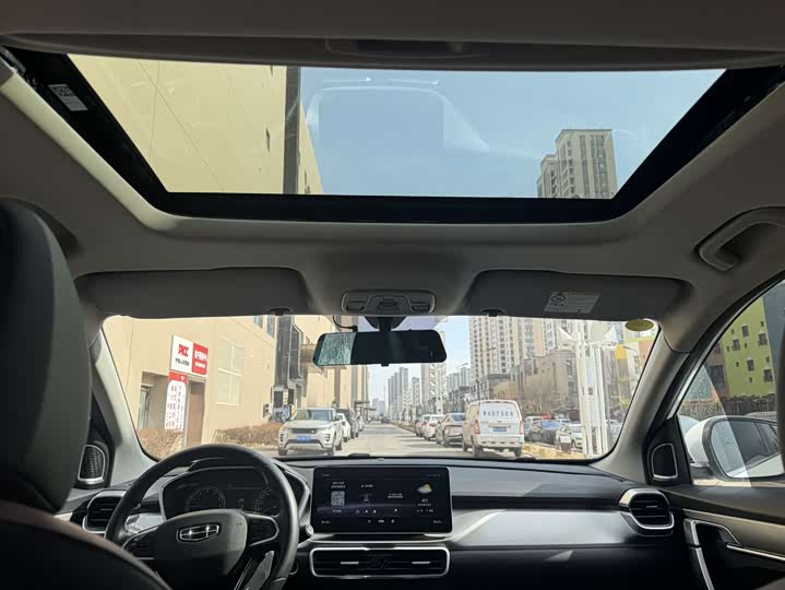 Фото 7 - Geely Coolray