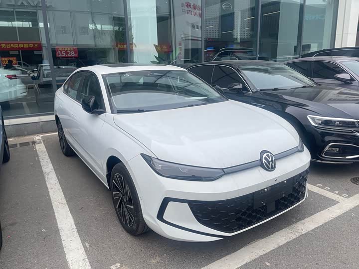 Photo 1 - Volkswagen Lavida