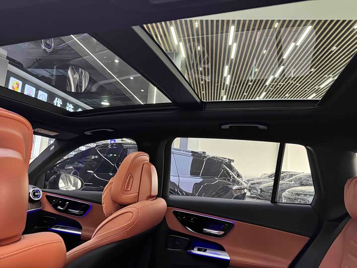 Photo 7 - Mercedes-Benz GLC-Class