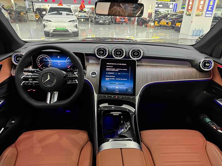 Photo 8 - Mercedes-Benz GLC-Class