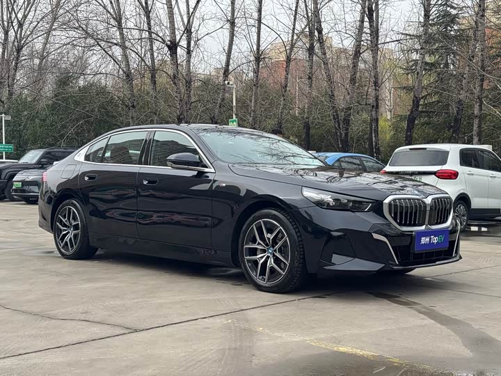 Фото 3 - BMW i5