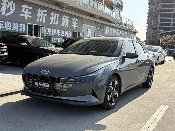 Photo 1 - Hyundai Elantra N line