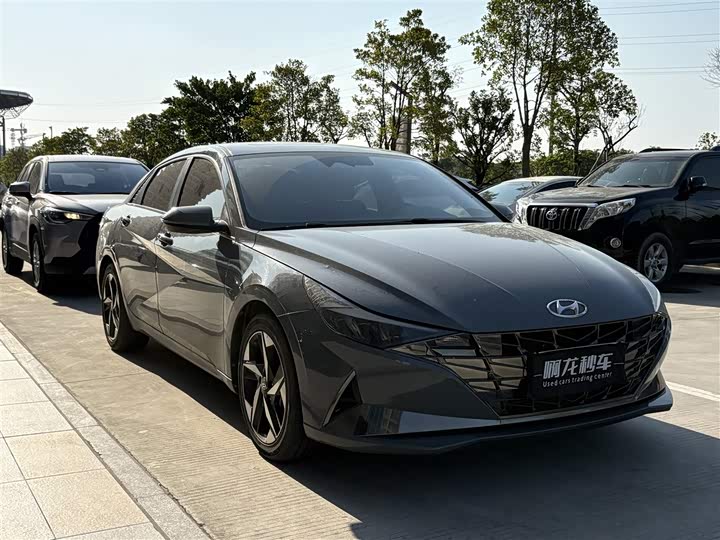 Photo 3 - Hyundai Elantra N line