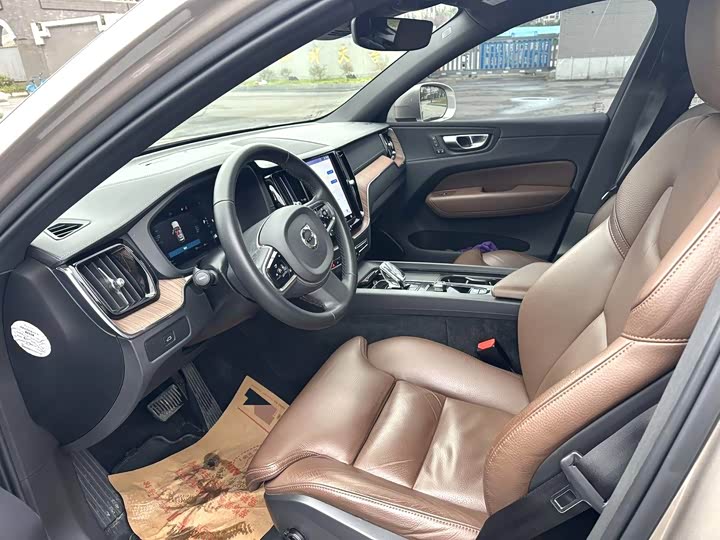 Фото 3 - Volvo XC60